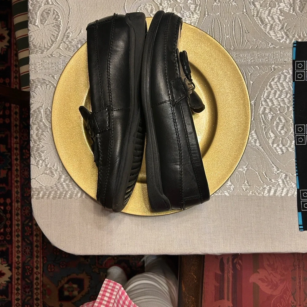 Men’s Black Leather Tassel Loafers by Dockers; Size 11 Medium; Like New!
